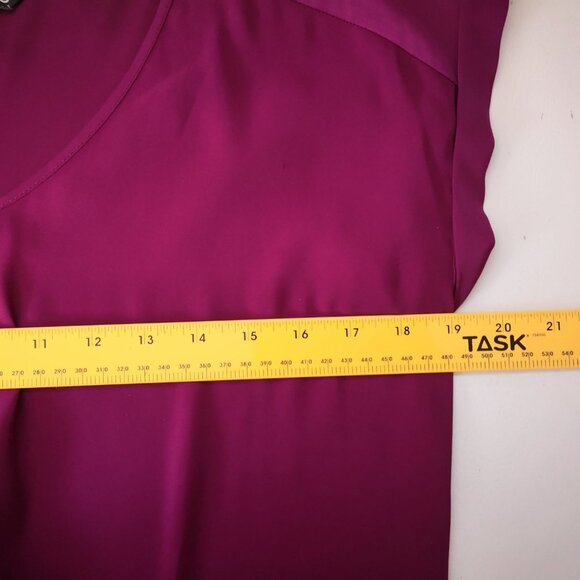 2/$20.00 Mix & Match Express Ladies V-neck Short Sleeve Loose Fit Tunic / Blouse - Picture 6 of 6